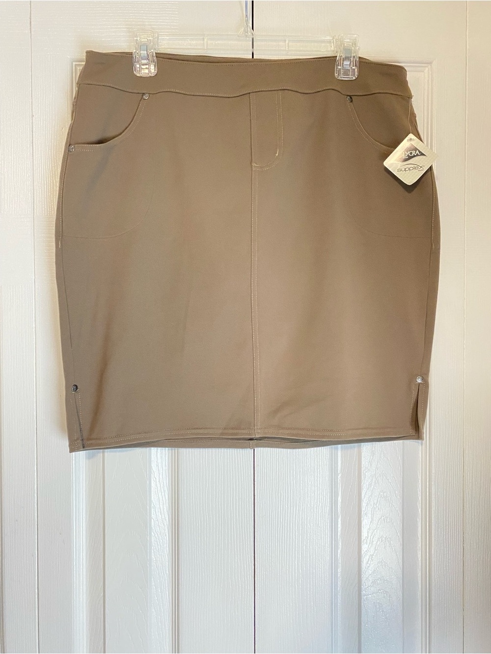 Athleta Taupe Stretch Pull On Skirt Pockets Rivets Outdoors Hiking Athleisure
